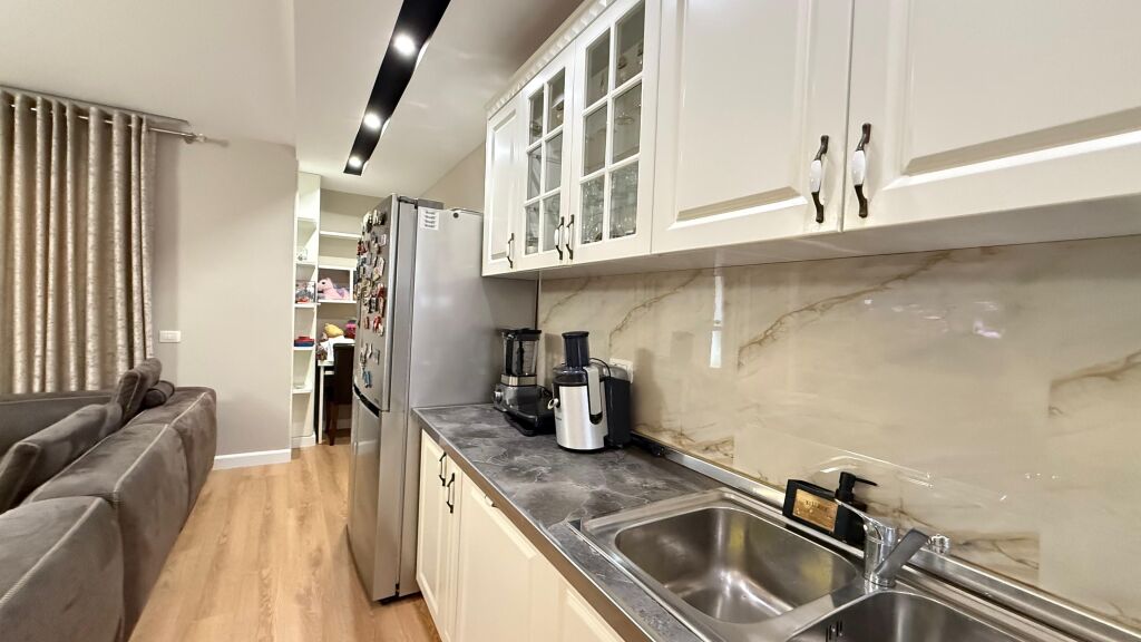 Apartament 2+1 per qera tek Rruga e Kosovarve!