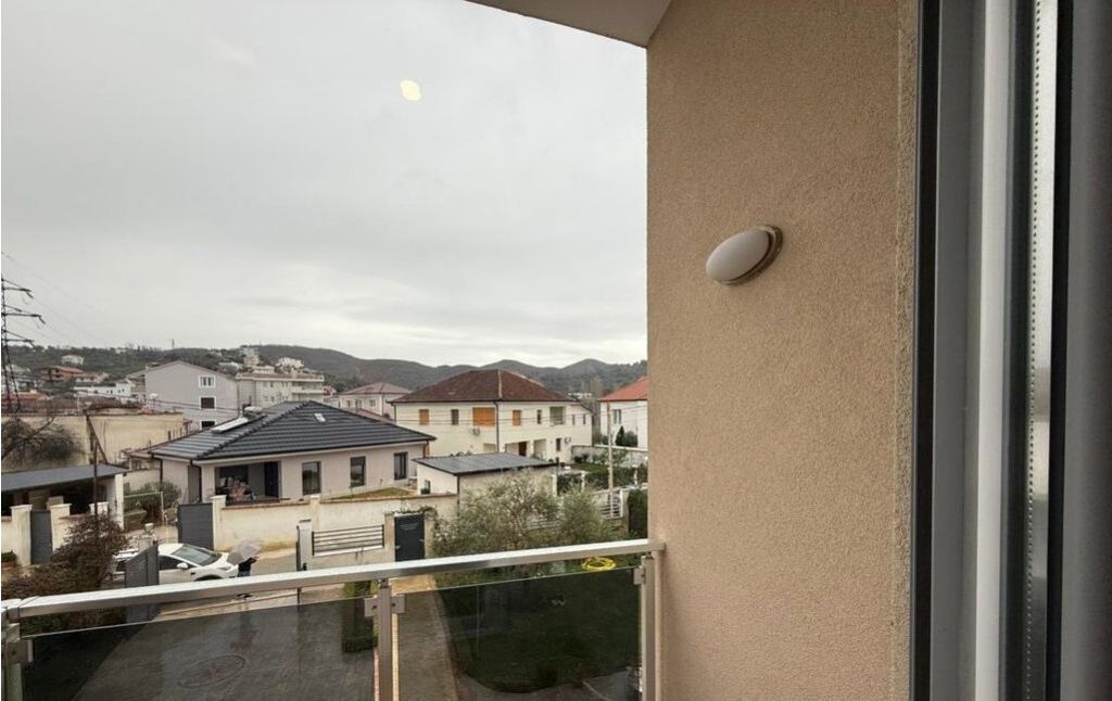 Super Vilë me Qira – Me Kopsht të Gjelbëruar dhe Parkim për 2 Makina