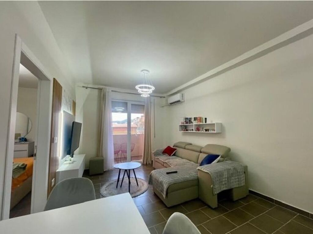 Apartment 1+1 I sapo mobiluar Te Golden parku me 500€