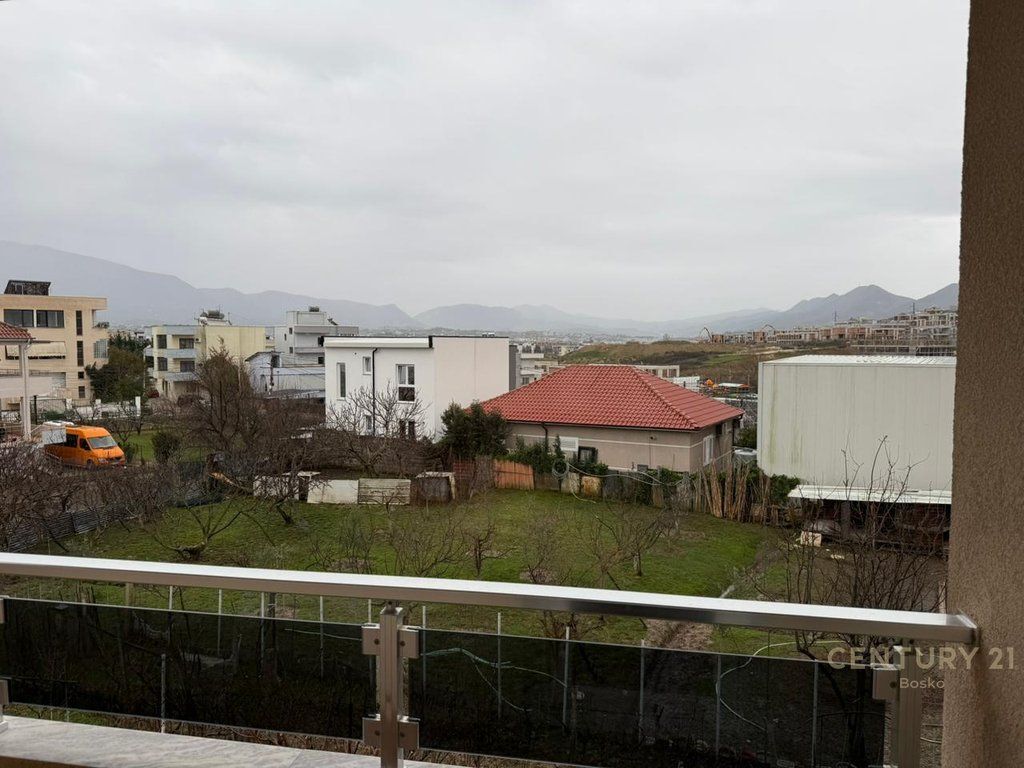 SUPER VILLA FOR RENT WITH GARDEN AND PARKING FOR 2 CARS