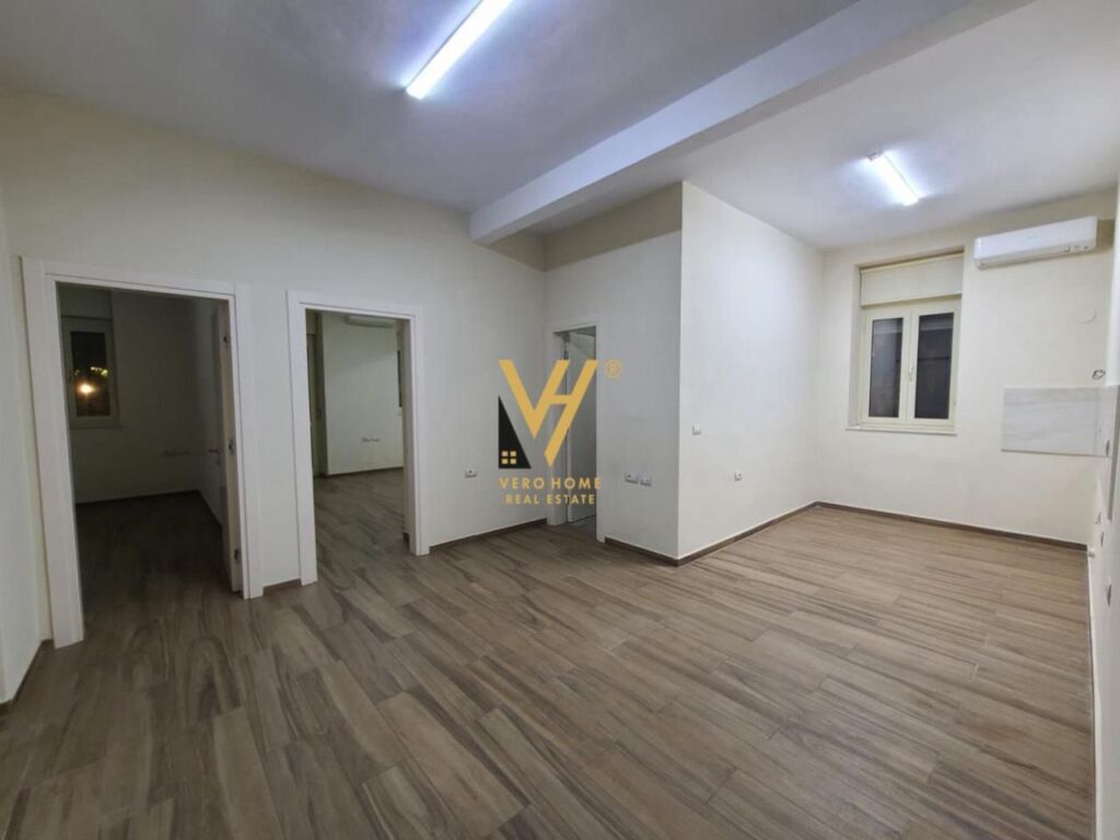 OFFICE 75 M2 FOR RENT AT BULV. ZOGU I PARE 100,000 LEKE