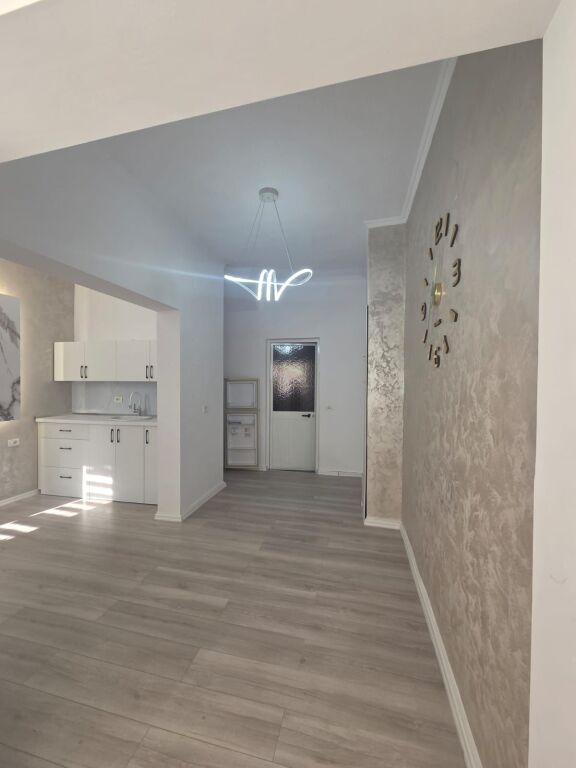 Locale commerciale in affitto "Kristal Center"