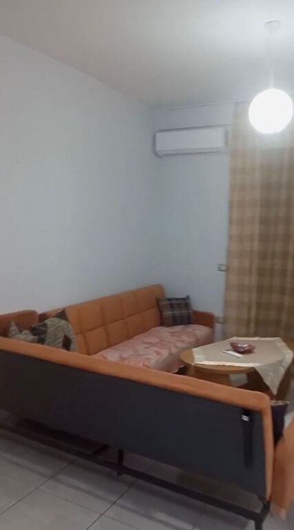 Apartament 3+1 me qera tek Restorant Fresku
