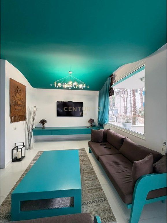 VILLA SU TRE PIANI IN VENDITA A QERRET