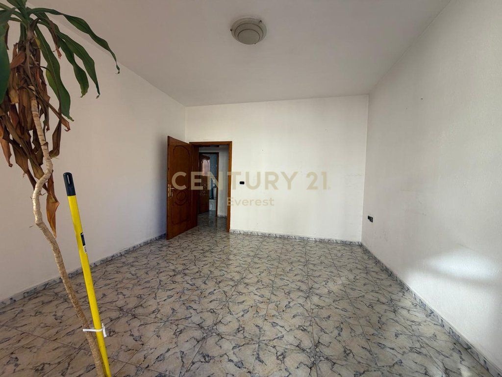 ISH BLLOKU, OFFICE FOR RENT (4+2 TOILETS + 2 BALCONIES) 1,500 € /Month