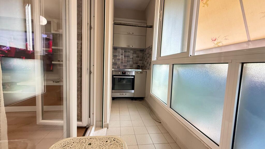 Apartament 2+1 per qera tek Rruga e Kosovarve!