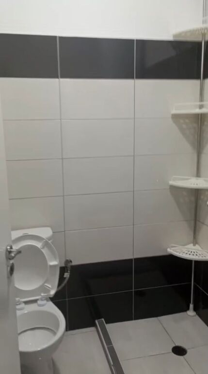 Apartament 3+1 me qera tek Restorant Fresku