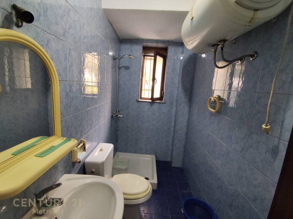 SPACE FOR RENT 950 € /Month
