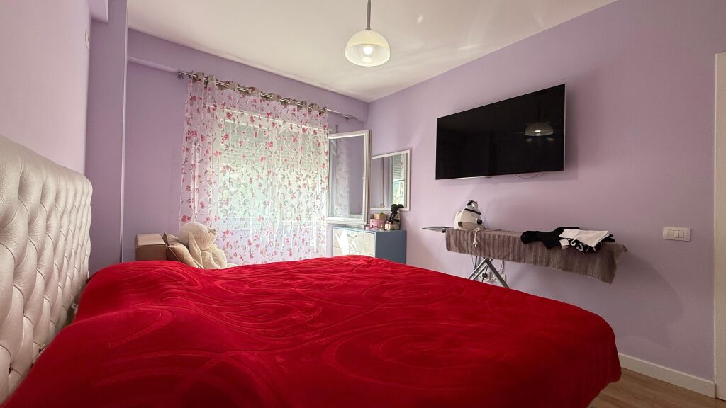 Apartament 2+1 per qera tek Rruga e Kosovarve!