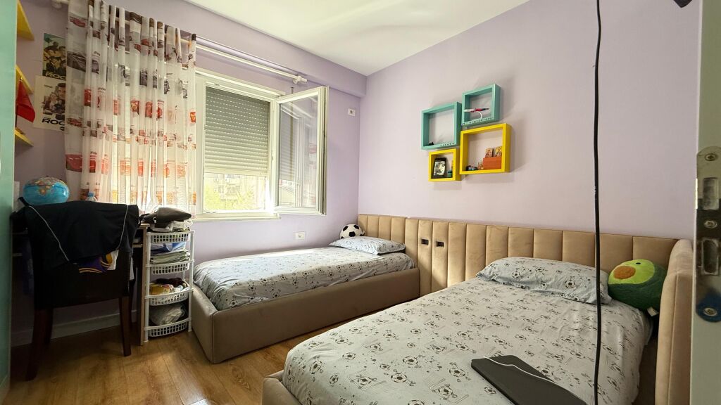 Apartament 2+1 per qera tek Rruga e Kosovarve!