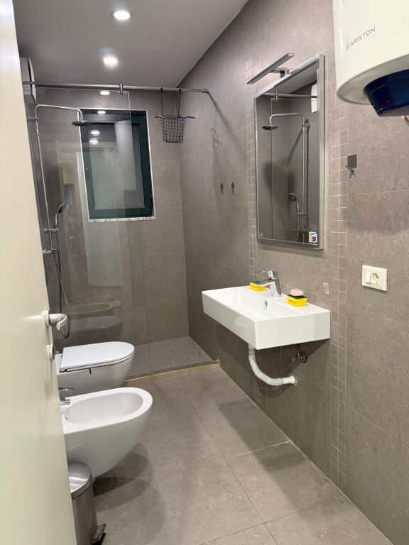 Apartament me qira 2+1+2 perballe Kompleksit Delijordhi