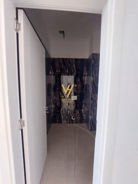 SHOP FOR RENT 55 M2 AT MINE PEZA 900 EURO