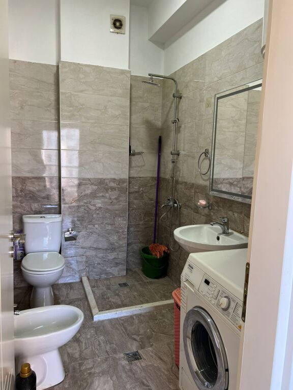 Jepet me qira apartament 1+1 – Rruga Frosina Plaku, Kompleksi Kontakt 📍