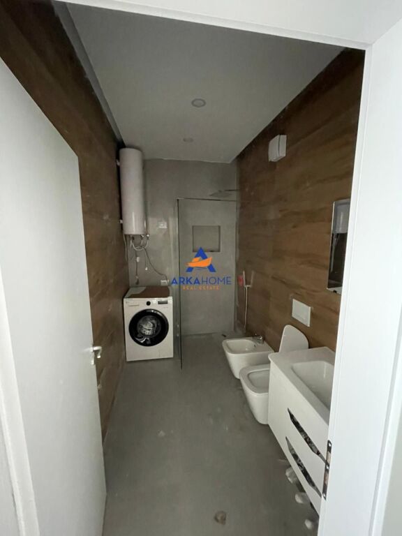JEPET ME QERA APARTAMENT 1+1+BALLKON "ZOGU I ZI" 900 EURO