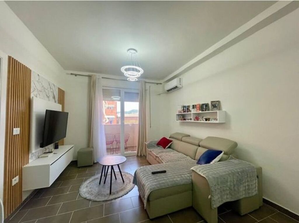 Apartment 1+1 I sapo mobiluar Te Golden parku me 500€