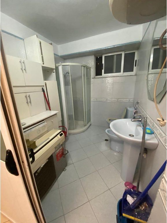 JEPET ME QIRA APARTAMENT 3+1+2 TEK RRUGA SAMI FRASHERI