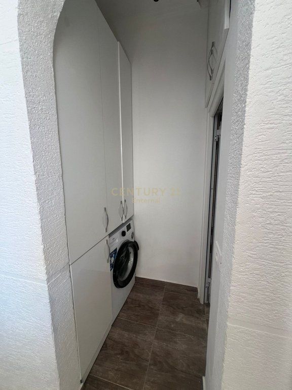VENDESI APPARTAMENTO 1+1 A SARANDA