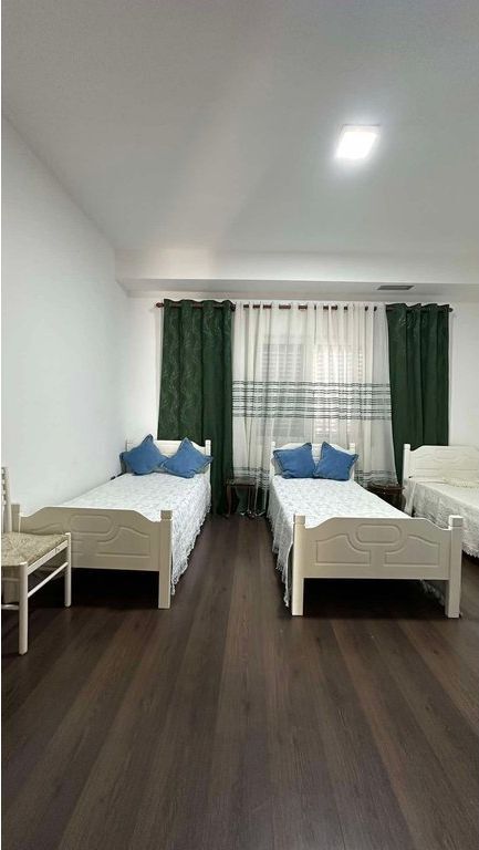 Godinë 4-katëshe për shitje për banim ose biznes!