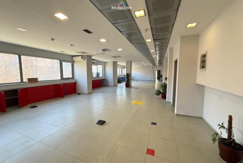 Zyre me qera tek Rruga e Kavajes (ID BZ2800) Tirane