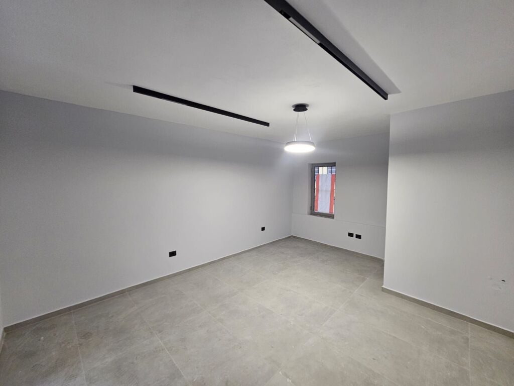 Locale commerciale in affitto – vicino a Rruga e Kavajës