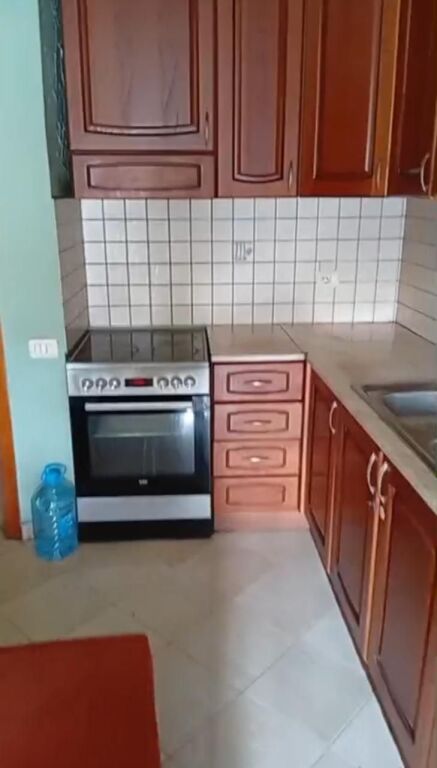 Jepet me qera Apartament 2+1, rruga 5 Maj pas Concord Center 500 mije leke