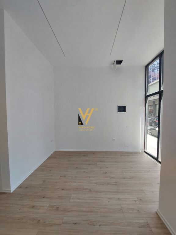 SHOP FOR RENT 40 M2 IN MINE PEZA 800 EURO