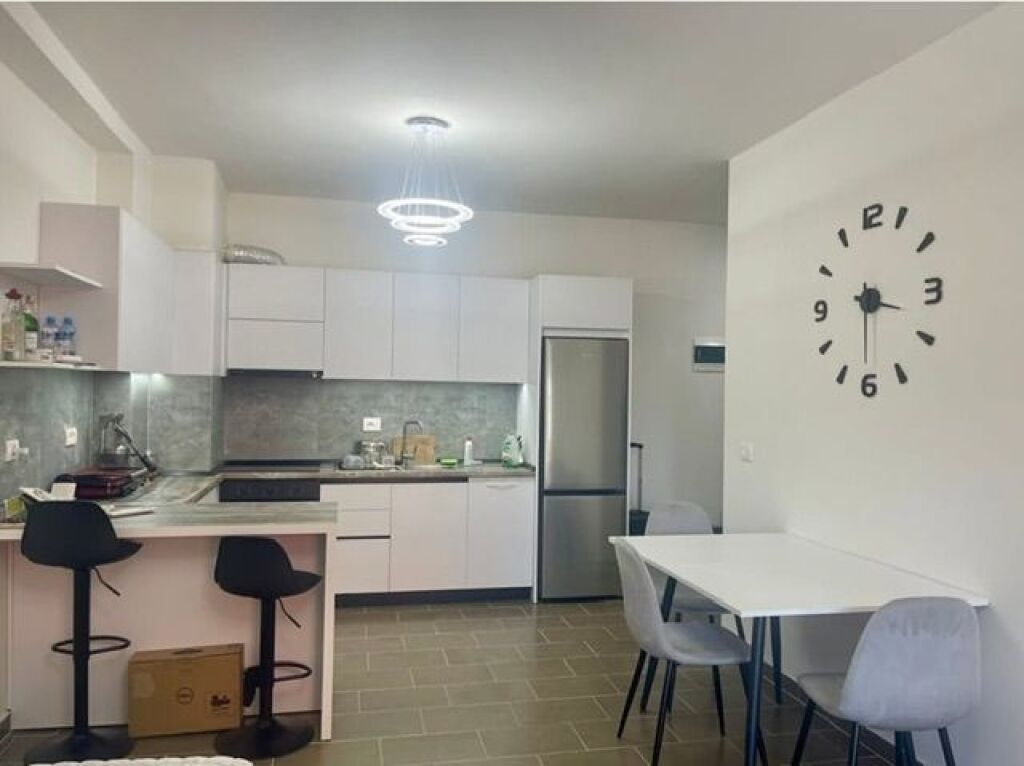 Apartment 1+1 I sapo mobiluar Te Golden parku me 500€