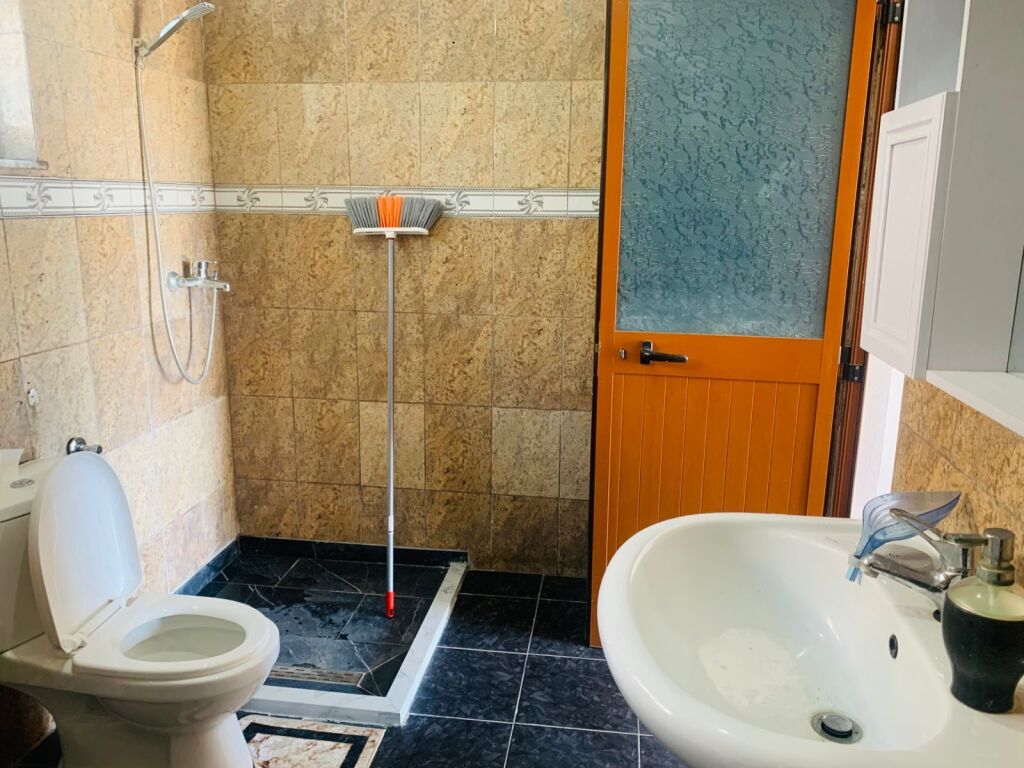Affittasi il primo piano di una casa privata presso Royal Gaz, ex Kenete