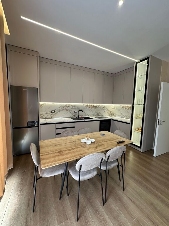 Super appartamento 2+1+2 in affitto al Crocevia Vasil Shanto/1000 euro
