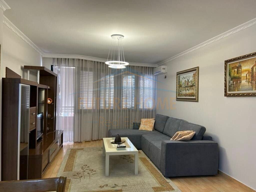 JEPET ME QERA APARTAMENT 2+1 TEK 21DHJETORI