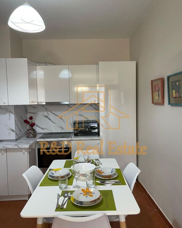 Jepet me qira apartament 2+1 Petro Nini