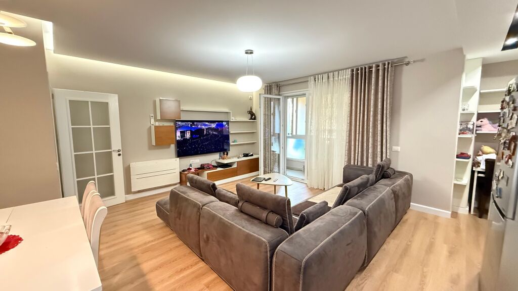 Apartament 2+1 per qera tek Rruga e Kosovarve!
