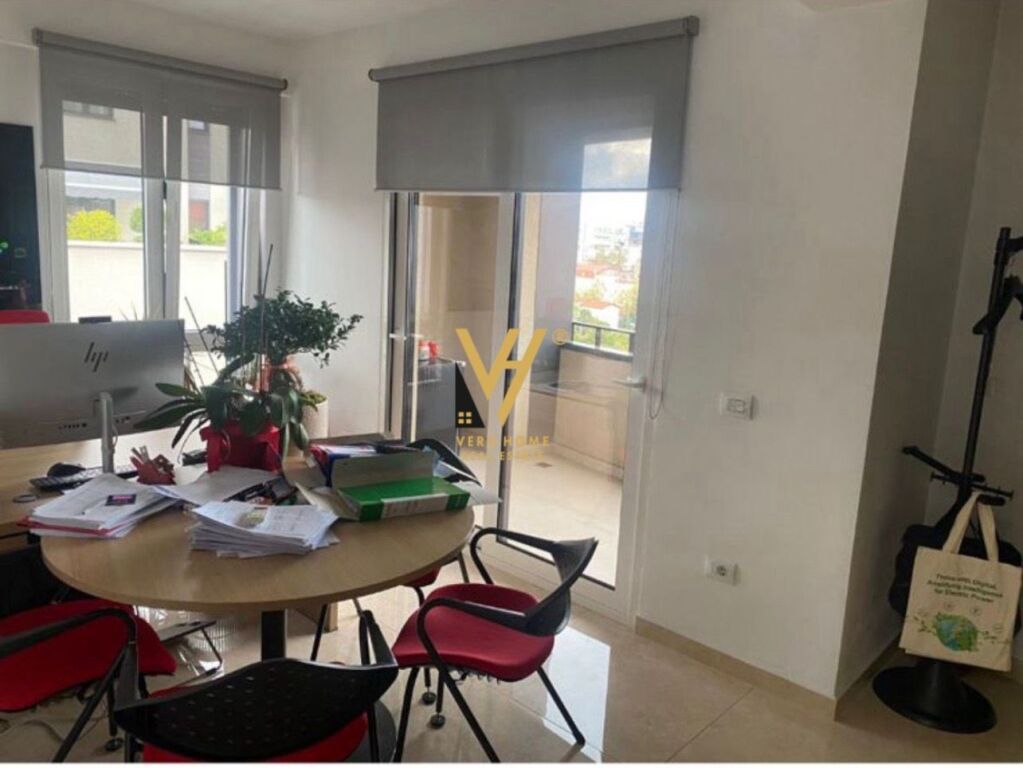 OFFICE 105 M2 FOR RENT IN THE MARKET CAM 1,400 EURO