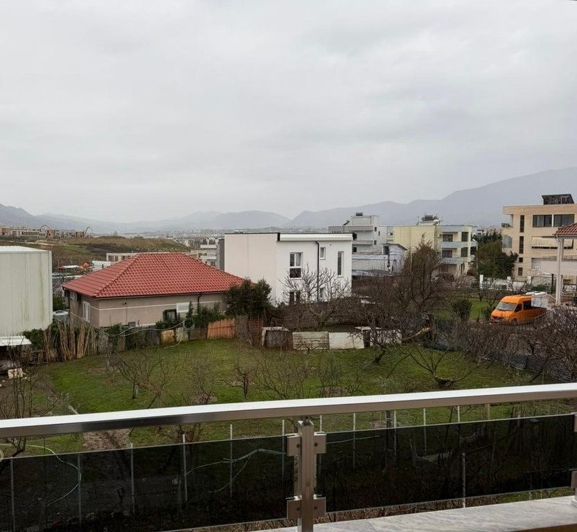 Super Vilë me Qira – Me Kopsht të Gjelbëruar dhe Parkim për 2 Makina