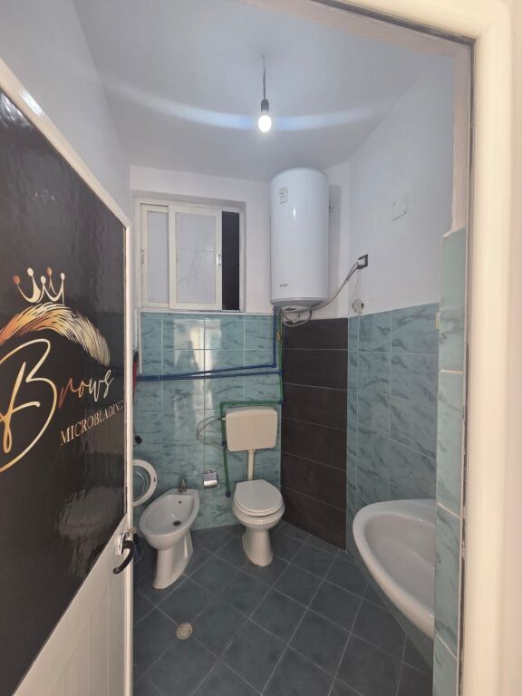Locale commerciale in affitto "Kristal Center"