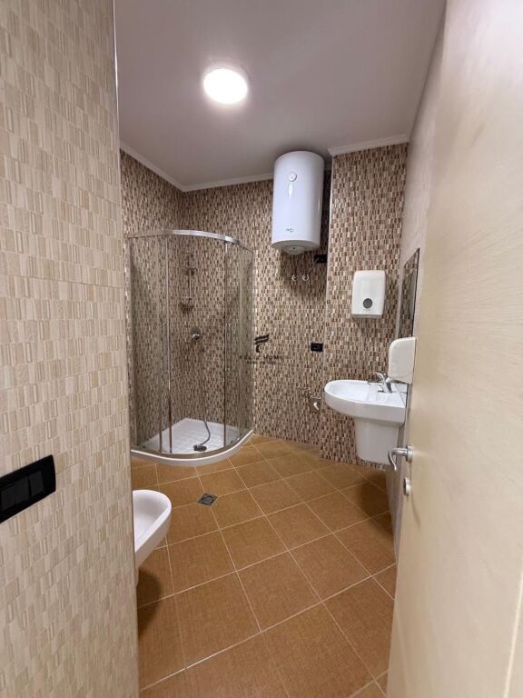 UFFICIO IN AFFITTO 180 M2 DELIORGJI 250.000 LEKE