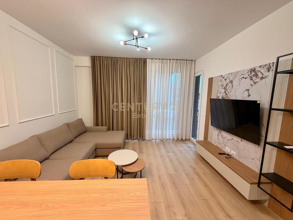 Appartamento di lusso 1+1 in affitto a Komuna e Parisit
