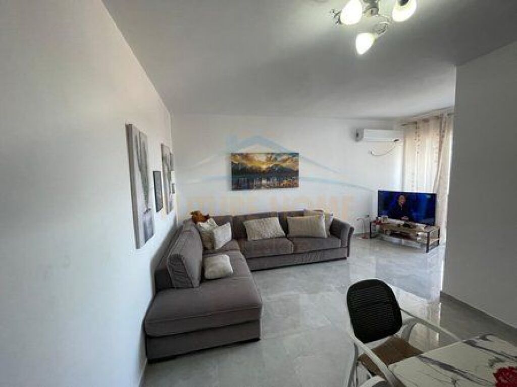 For sale, Apartment 1+1+, Sauk, Tirana.