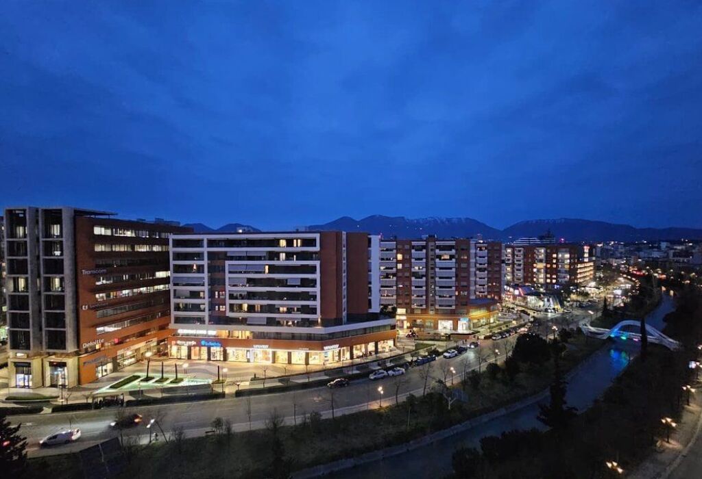Shitet Apartament 3+1 te kompleksi Delijorgji!