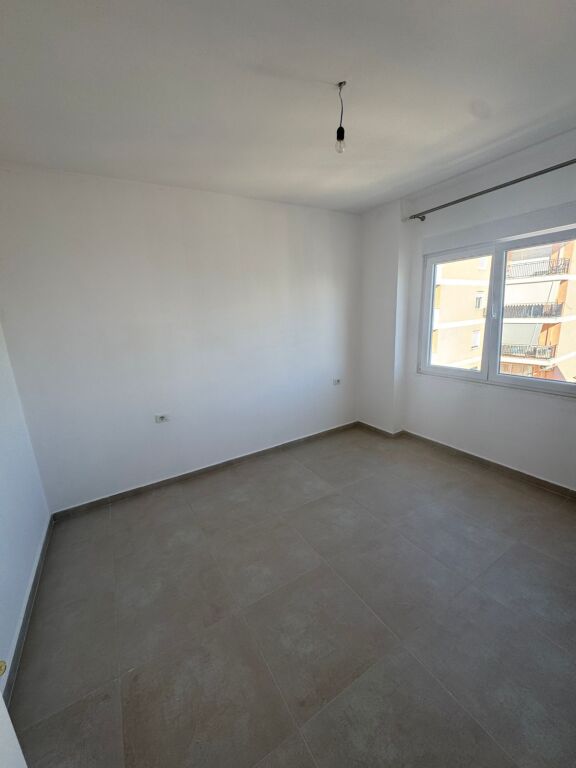 Jepet me qera Apartament 2+1, Prane Zjarrfikeses- Durres 300€