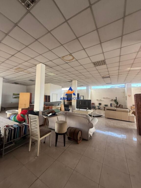 LOCALE IN AFFITTO 750M2 "PRESSO OSPEDALE AMERICANO 3" 375000 LEKE