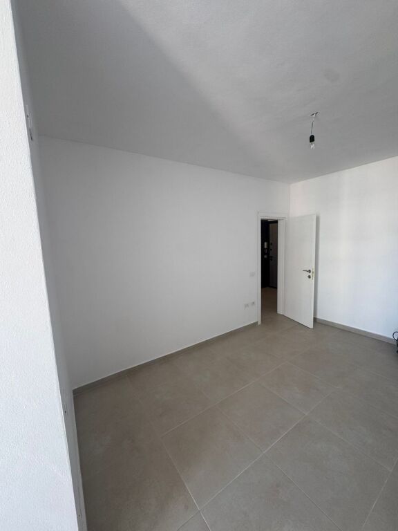 Jepet me qera Apartament 2+1, Prane Zjarrfikeses- Durres 300€