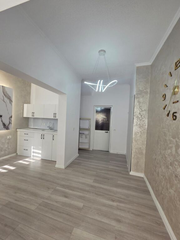 Locale commerciale in affitto "Kristal Center"