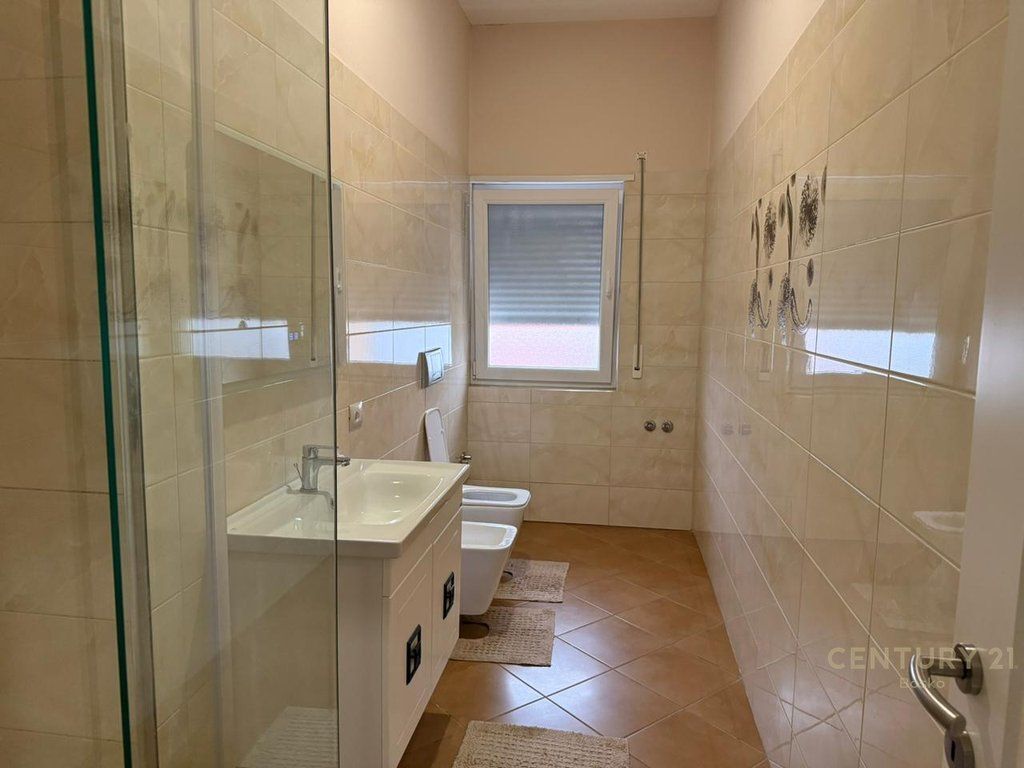 SUPER VILLA FOR RENT WITH GARDEN AND PARKING FOR 2 CARS