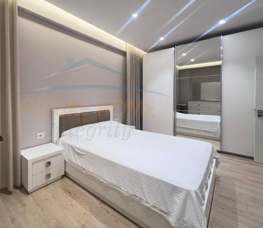 Rent, Apartment 3+1+2+2 Parking spaces, Red School