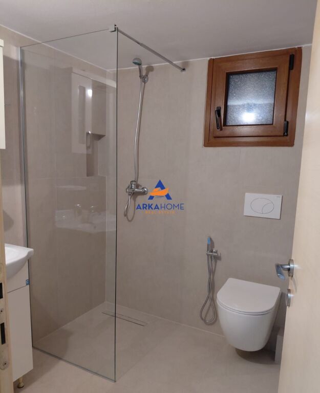 DUPLEX IN AFFITTO 170M2 "RRUGA PASHO HYSA , ALI DEM" 1300 EURO