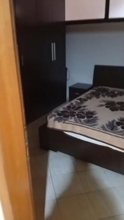 Jepet me qera Apartament 2+1, rruga 5 Maj pas Concord Center  500 mije leke