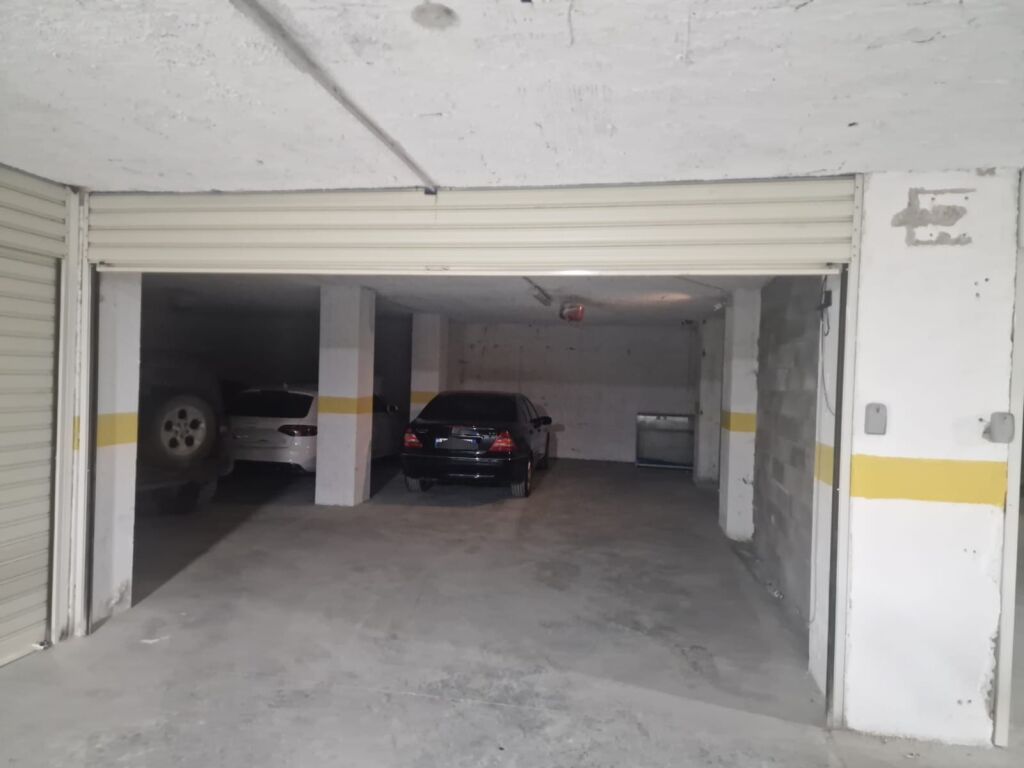Negozio in vendita di fronte a Delijorgji