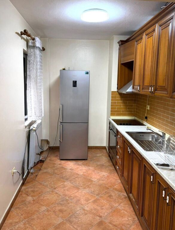 📌 Apartament 2+1 me qira – pranë Terminali i Veriut