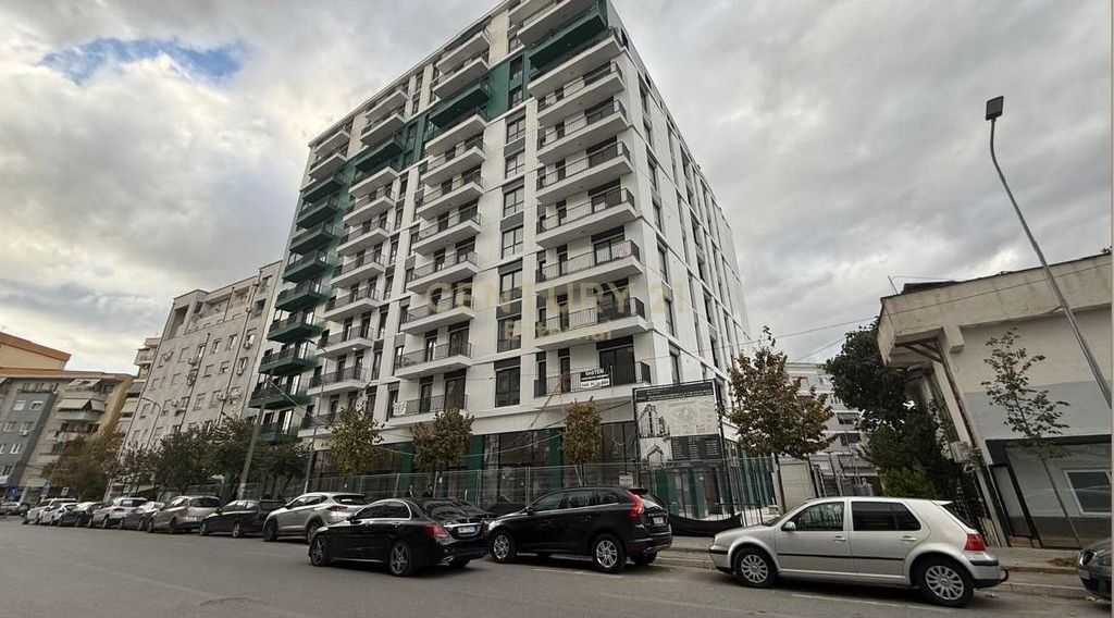 Appartamento di lusso 1+1 in affitto a Komuna e Parisit